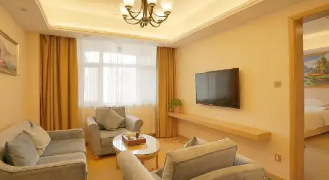 Люкс Business Vienna International Hotel (Urumqi International Airport)