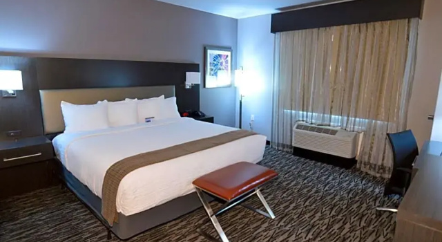 Люкс с балконом Best Western Plus Executive Residency Baytown