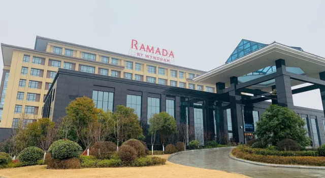 Ramada Wyndham Yingcheng, Book Hotel Hotels in Yingcheng with a Pool, Swimming Pool