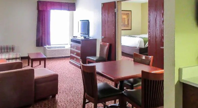 Номер Standard Quality Inn & Suites Quincy - Downtown