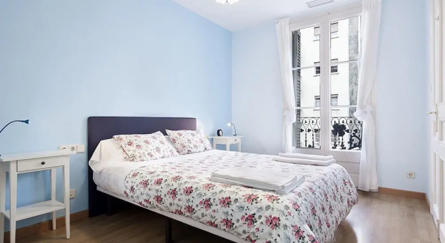 Apartment in Barcelona Near Passeig de Gracia, Забронировать Апартаменты/квартира Грасиа Барселона, рядом с Jove Regina Theatre