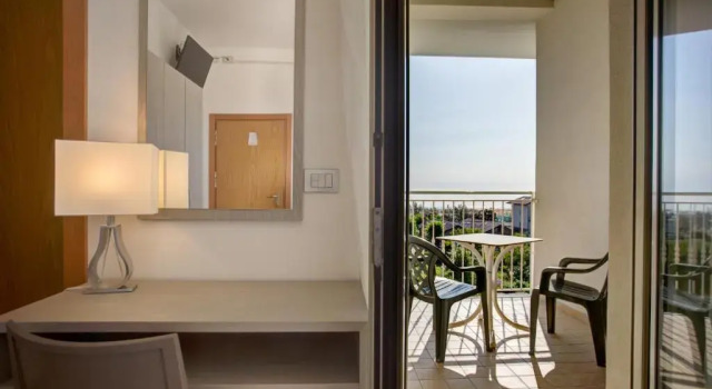 Трёхместный номер Standard с видом на море Hotel Amedea