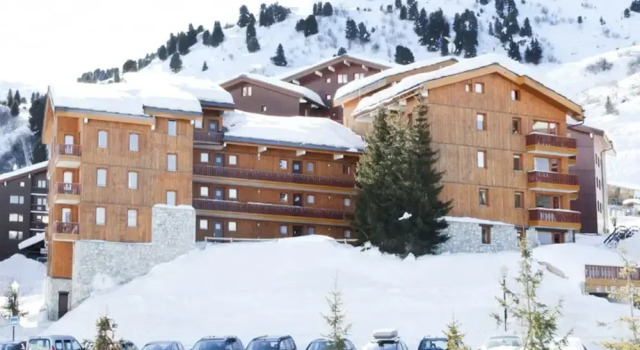 Beautiful Apartment With Balcony, Prenota Appartamento Hotel a Alvernia con parcheggio, Parcheggio