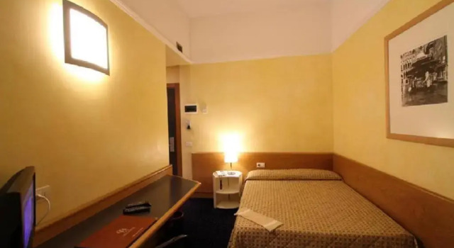 Одноместный номер Club Hotel
