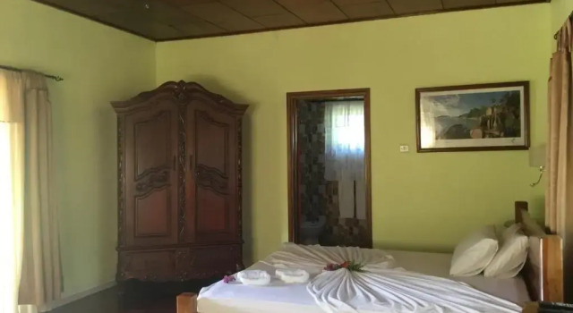 Бунгало Benjamines Guesthouse
