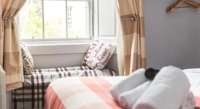 F&O Apartments - VIP Royal Mile 2 bed Apartment - Sleeps 4, Забронировать Апартаменты/квартира Эдинбург Midlothian, рядом с Кафедральный собор Св. Джайлза