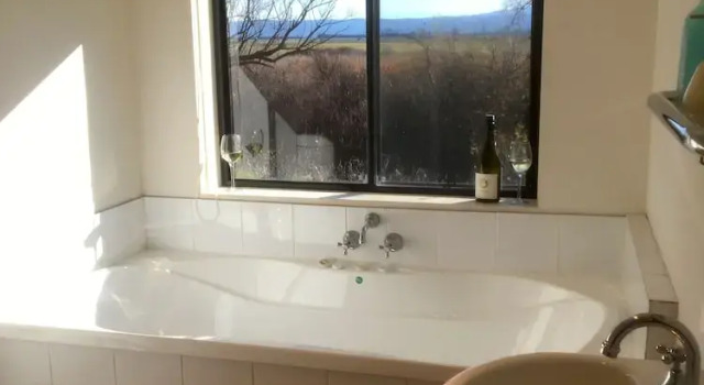 Коттедж с балконом и с красивым видом из окна Abington Farm B & B