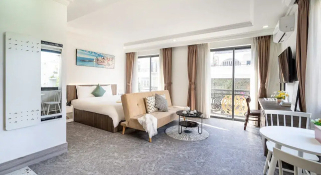 Полулюкс с балконом The Royal Vista - Phu My Hung