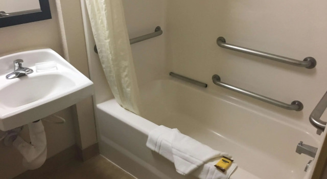 Четырёхместный номер Standard Best Western Plus Gateway Inn & Suites - Aurora