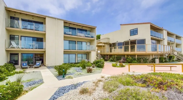 Ocean View Condo Located on The Bluff features EV Charging and Spa SBTC112 by RedAwning, Book Ferieresort Solana Beach Californien
