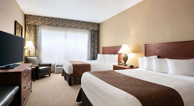 Четырёхместный люкс Days Inn & Suites by Wyndham Strathmore