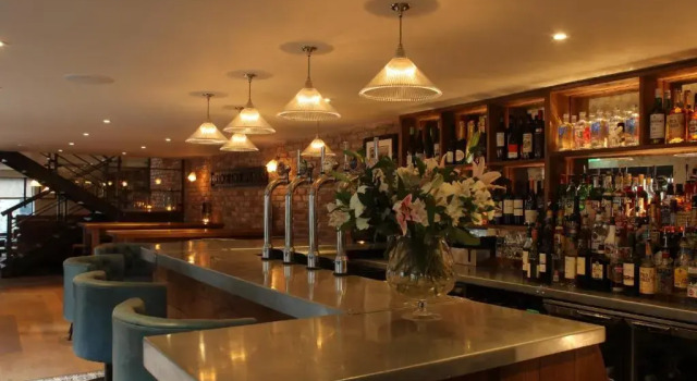 The Merchants Yard, Book Hotel Tideswell Derbyshire