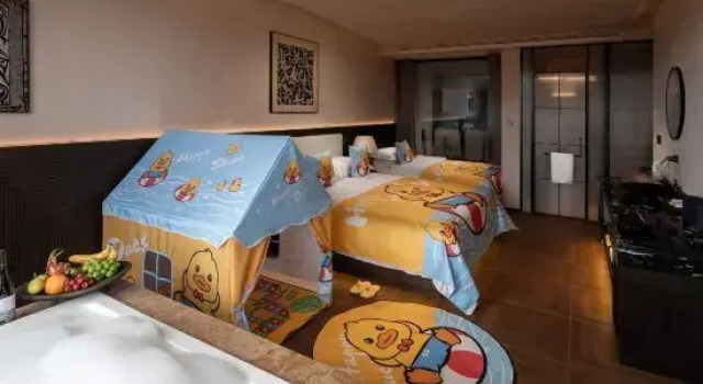 Семейный тент с видом на горы Bamboo Boat Snow Mountain Resort Lijiang Gucheng