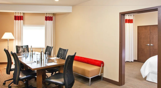 Люкс c 1 комнатой Four Points by Sheraton Newark Christiana Wilmington