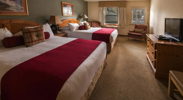 Четырёхместный номер Standard с балконом Austria Hof Lodge