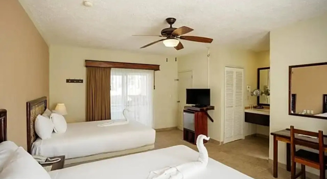 Четырёхместный номер Standard с видом на сад Petit Lafitte Beach Front Hotel & Bungalows