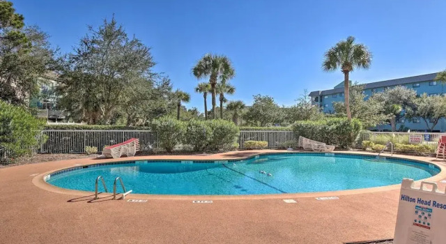 < 1 Mi to Beach: Hilton Head Island Condo w/ Pool!