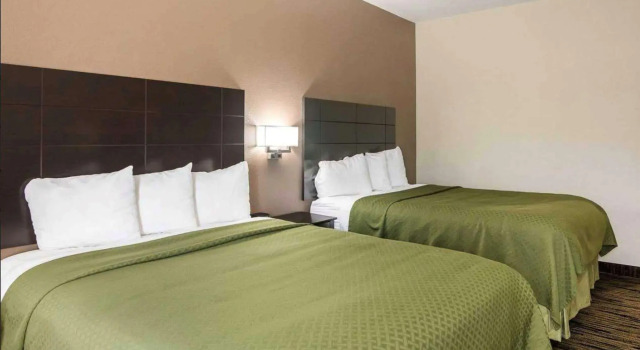 Четырёхместный номер Standard Days Inn by Wyndham Fort Worth North / Fossil Creek