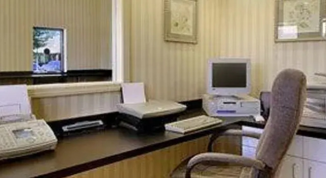 Travelodge Bentonville, Забронировать Отель Отели Бентонвилл с бассейном, рядом с Horsebarn Trailhead, Бассейн