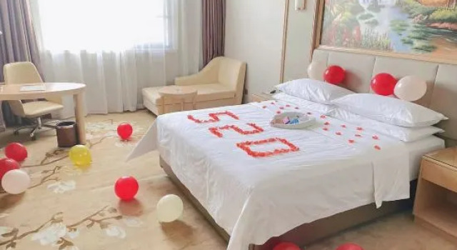Vienna Hotel （Henan Xuchang Yanling Huadu Avenue store）, Book Hotel Xuchang Henan