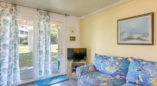 Emerald Isle Vacation Rental, Walk to Beach!, Забронировать Дом для отпуска Эмералд-Айл Северная Каролина
