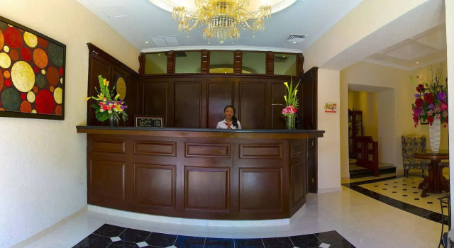 Hotel Plaza Colonial