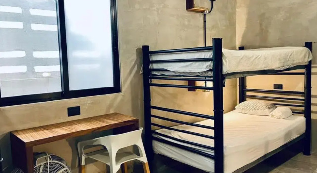 Кровать в общем номере Moloch Hostel & Suites