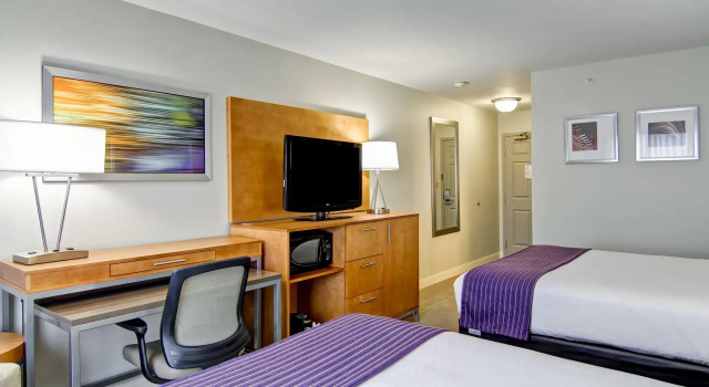 Четырёхместный номер Standard Holiday Inn Express Kamloops by IHG