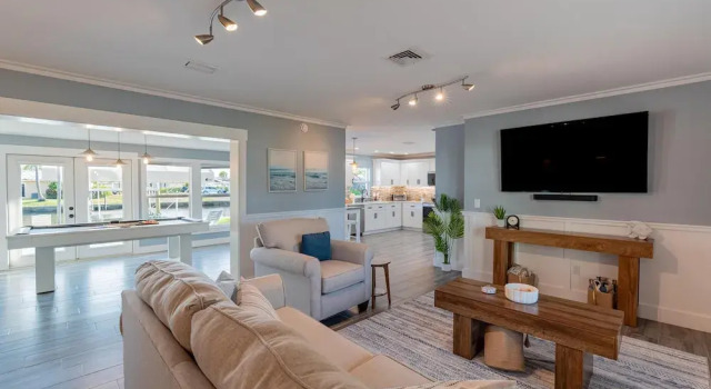 High Tide Hideaway, Забронировать Дом для отпуска Отели Fort Myers Area с парковкой, Парковка