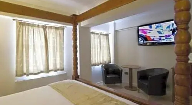 Номер Deluxe Royal Hotel
