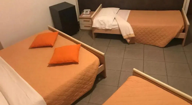 Standard Vierer Zimmer Twelve Hotel