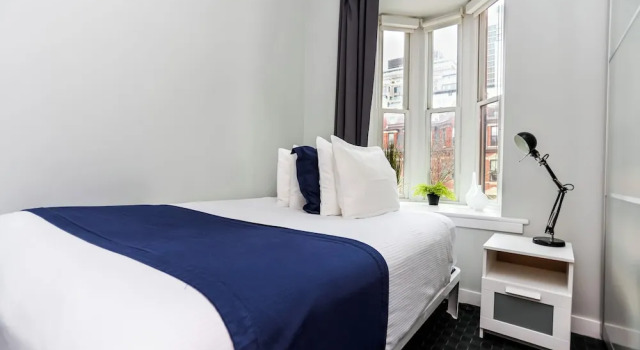 Номер Standard Maverick Suites at 245 Newbury St