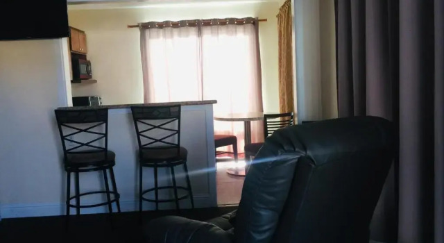 Люкс с видом на море Dolphin Cove Motel