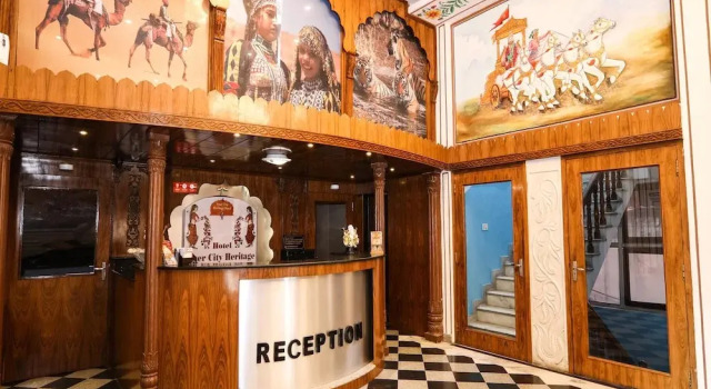 OYO 16050 Amer City Heritage Hotel, Забронировать Отель Отели штата Раджастхана с парковкой, Парковка