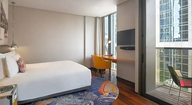 Двухместный номер на верхнем этаже Premium с балконом и с видом на город Hotel Indigo Bangkok Wireless Road by IHG