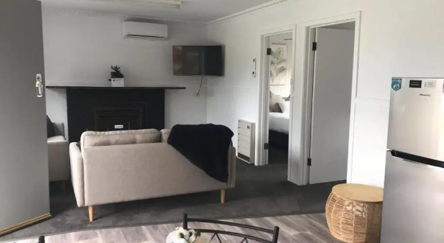 Апартаменты Georges Bay Apartments