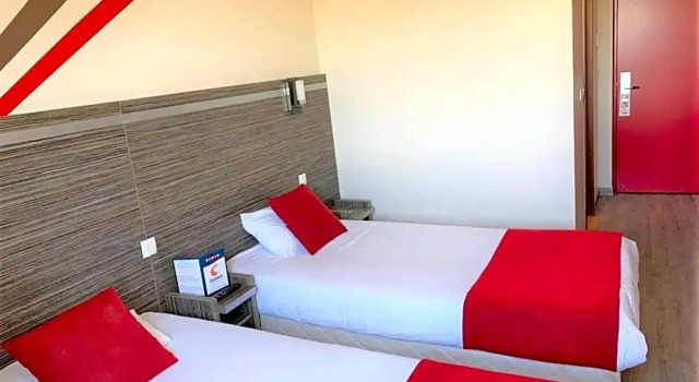 Семейный номер Standard Kyriad Dijon Sud - Longvic