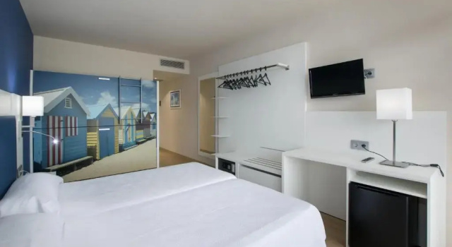 Четырёхместный номер Standard Medplaya Hotel Monterrey