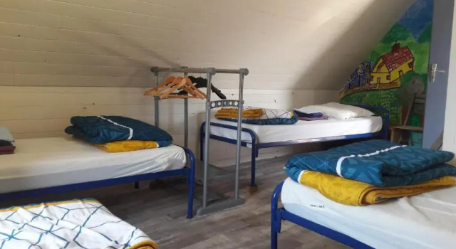 Кровать в общем номере Chambre d'hôtes L'Oustal