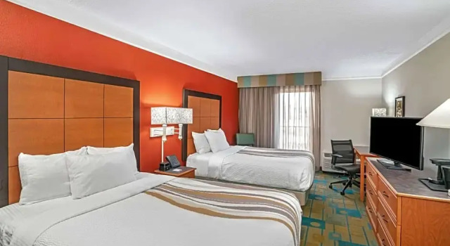 Четырёхместный номер Standard La Quinta by Wyndham Kingsport Tri Cities Airport