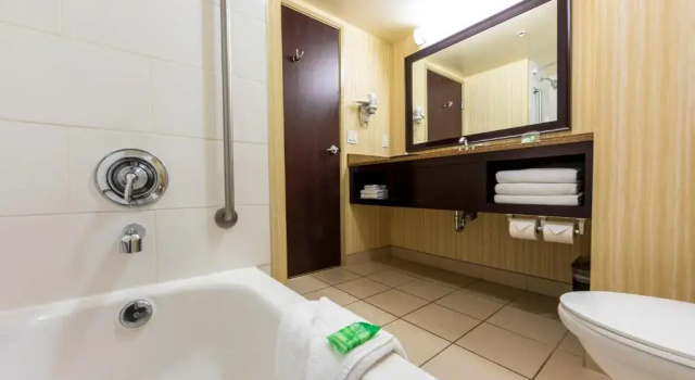 Run of House Holiday Inn Hotel and Suites-Kamloops by IHG