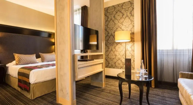 Номер Deluxe Plaza Madeleine & Spa