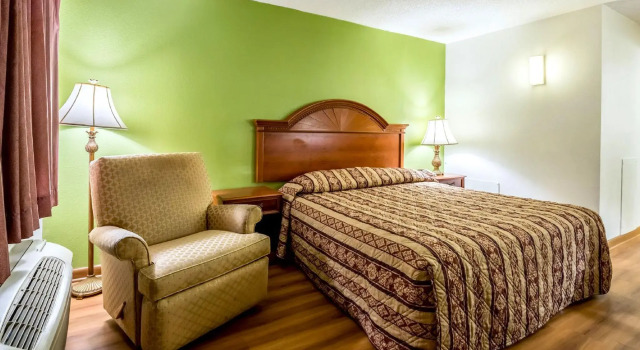 Двухместный номер Standard Studios and Suites 4 Less Emporia