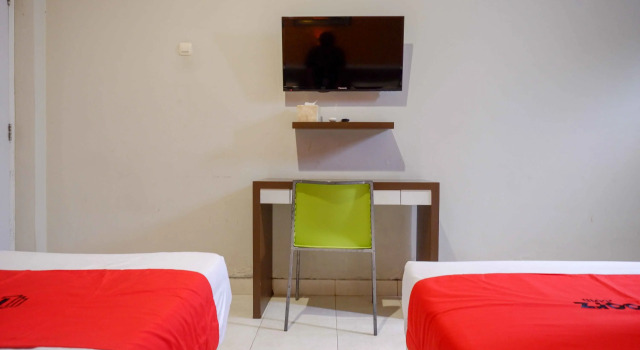 RedDoorz Syariah near Museum Wayang Kekayon, Book Hotel Hoteller i Banguntapan med parkering, Parkering