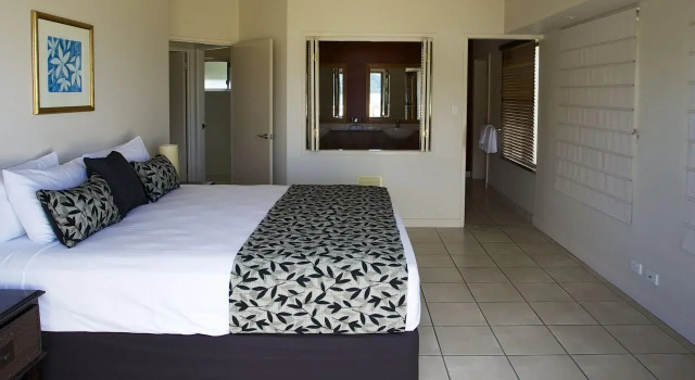 Portside Whitsunday Luxury Holiday Apartments, Забронировать Апартаменты/квартира Отели Эрли-Бич с парковкой, рядом с Рынок пляжа Эйрли, Парковка
