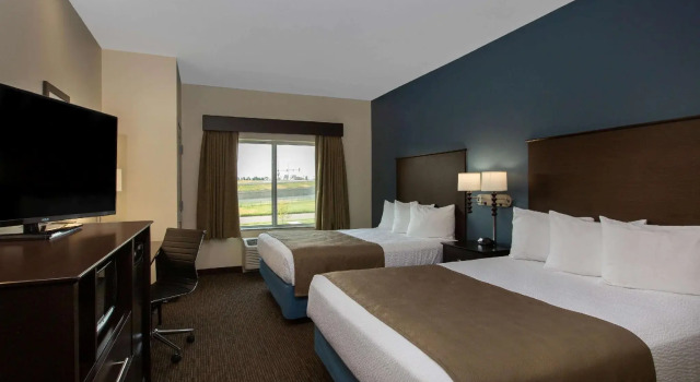 Четырёхместный номер Standard AmericInn by Wyndham Sioux Falls North
