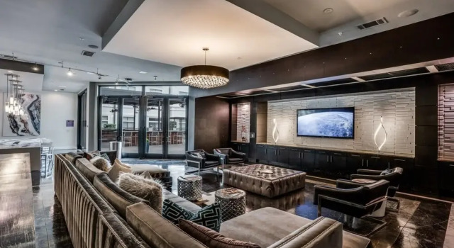 Luxurious 2BR with high ceilings and skyline views | by CozySuites