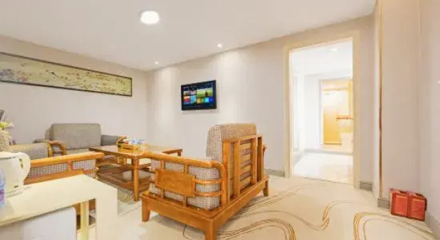 Люкс Gold and Silver Business Hotel Huaiji