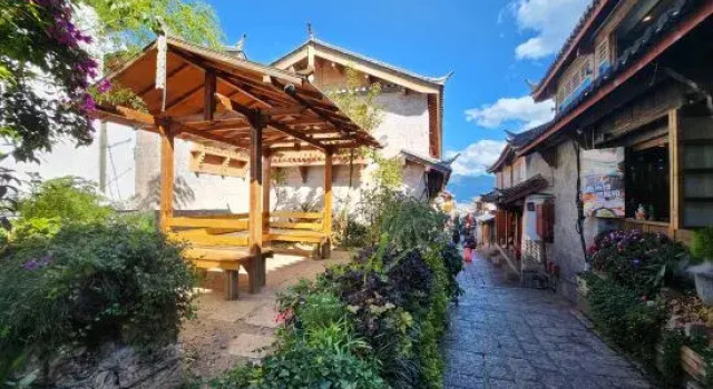 Ruochen Xuyu (Morning's Preface) Lion Hill Naxi Courtyard, Забронировать Отель Отели Лицзян 3 звезды, рядом с Улица Сквер-стрит Древнего города Даянь, 3*