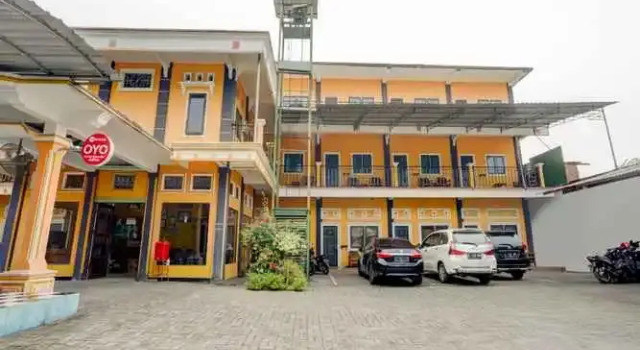 OYO 90088 Hotel Mandiri Juanda, Book Hotel Hotels in Sedati with Parking, Parking